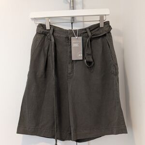NWT H&M Bermuda shorts